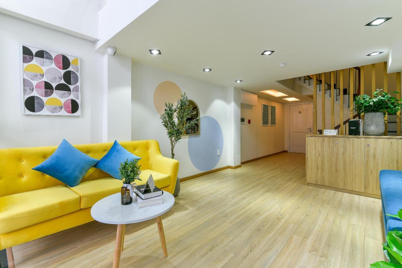 Căn hộ Nhà Cozrum Homes Aurora